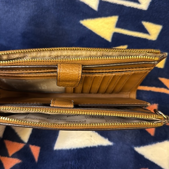 Michael Kors Signature Jet Set Double Wristlet - Picture 4 of 5